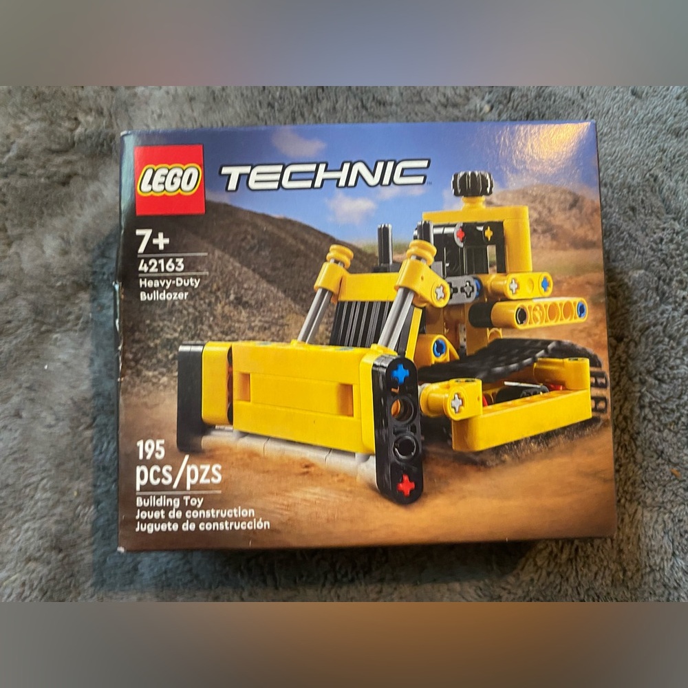 BNIB LEGO Technic Heavy-Duty Bulldozer Building Construction Vehicle